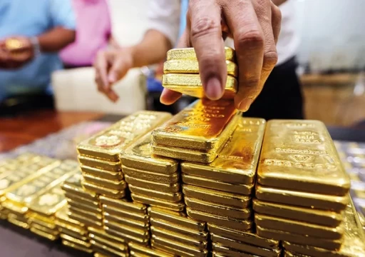 الذهب يتجه لتسجيل مكاسب أسبوعية على خلفية ضعف الدولار والتوترات الجيوسياسية