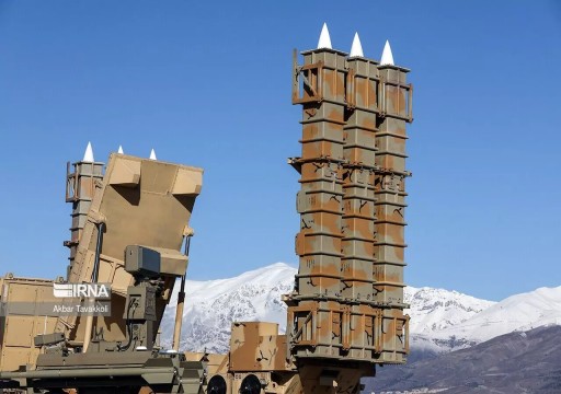 إيران تزيح الستار عن منظومتين جديدتين للدفاع الجوي