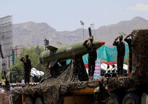 الولايات المتحدة: صاروخ باليستي للحوثيين أخطأ ناقلة أمريكية في خليج عدن