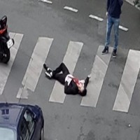 إصابة 4 في حادث طعن بباريس والشرطة تطارد المعتدي