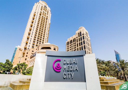 إعلام دبي الرسمي يتبرأ من كاتبة سعودية اتهمت قطر بتركيب "كورونا"