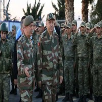 أردوغان يتفقد قواته على الحدود السورية مرتديا الزي العسكري