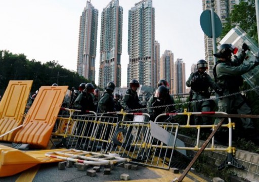 هونغ كونغ تستعد لاحتجاج يستهدف المطار بعد ليلة من الاشتباكات العنيفة
