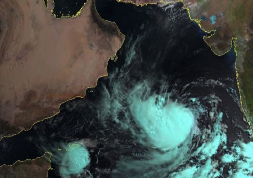 "الوطني للأرصاد": إعصار بحر العرب مستمر ولا تأثير على الدولة