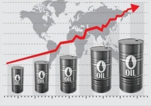 النفط يقفز 3% برغم استمرار المخاوف من تخمة المعروض
