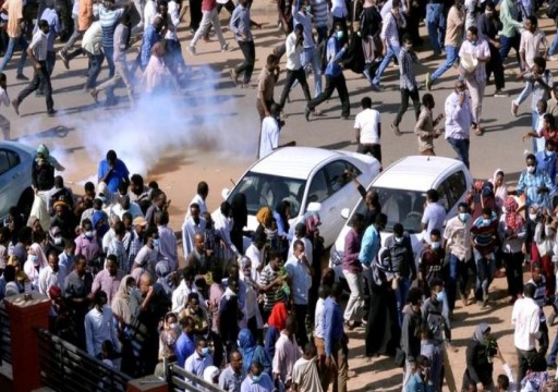 السودان.. قوات الأمن تطلق الغاز المسيل للدموع على محتجين في الخرطوم