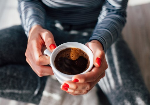 دراسة: الإفراط في شرب القهوة قد يكون سببا للخرف والسكتات الدماغية