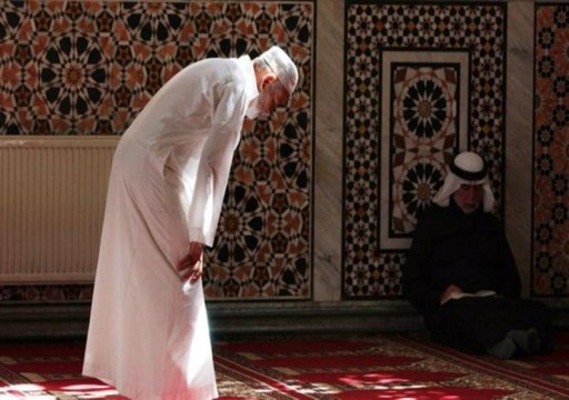 وفاة "مسن" واقفاً في صلاة الجمعة بالسعودية