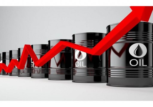 صعود أسعار النفط بعد إعلان السعودية خفض إمدادات ديسمبر
