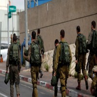 إسرائيل تصف عملية إطلاق النار بالخطيرة وتتوعد