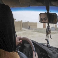 السعودية تسمح للنساء بالعمل سائقات أجرة