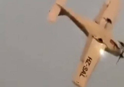 بالفيديو.. سقوط طائرة تدريب جنوب السعودية والسلطات تكشف ملابسات الحادث