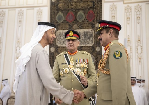 رئيس الدولة يستقبل رئيس أركان الجيش الباكستاني ويقلده "وسام الاتحاد"