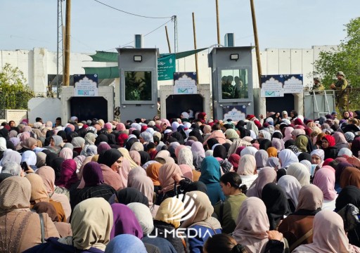الاحتلال يقيد وصول الفلسطينيين من الضفة للصلاة في الأقصى