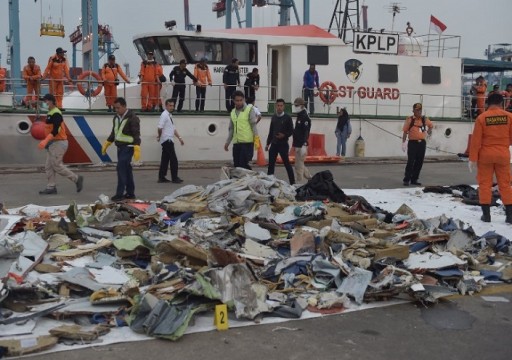 إندونيسيا تعثر على أجزاء من الطائرة المحطمة وتحدد موقعها