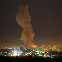 جيش الاحتلال يقصف موقعين للمقاومة في غزة