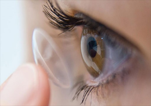 طبيبة عيون أمريكية: العدسات اللاصقة قد تزيد من فرص الإصابة بكورونا