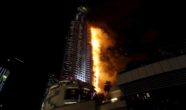 "ديلي تليجراف" تزعم تعليقا على حريق الفندق: أبراج دبي تنتظر الجحيم