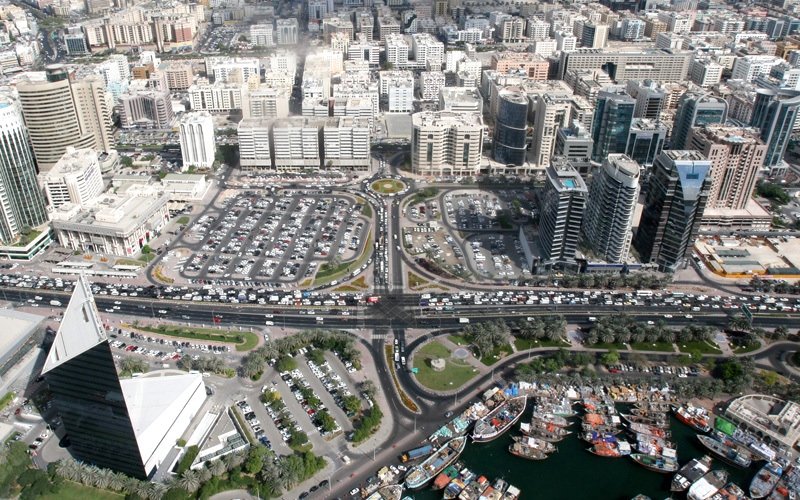 «مؤشر أراضي دبي»: إيجارات «ديرة» تنخفض في 14 منطقة وترتفع في 7
