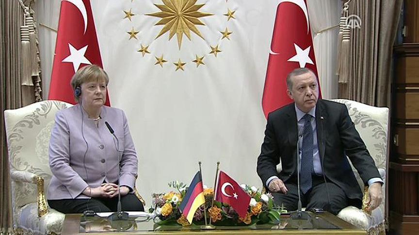 أردوغان يدعو للتوقف عن استخدام مصطلح "الإرهاب الإسلامي"