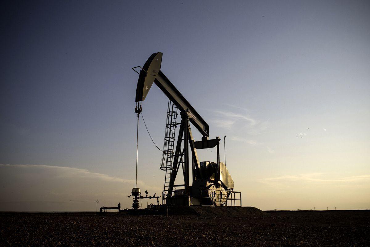النفط يصل لـ70 دولاراً للبرميل ويرفع حجم المخاطر في آسيا