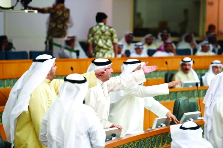 اشتباكات ونعرات طائفية في مجلس الأمة الكويتي