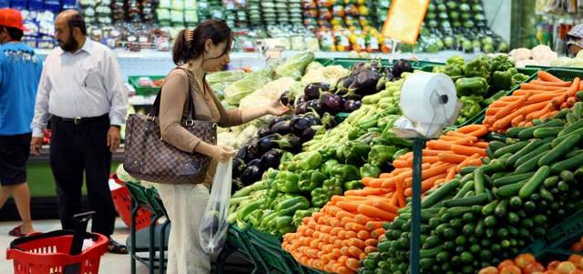 ارتفاعات كبيرة في أسعار الخضراوات والفواكه في الدولة وصلت 57% 