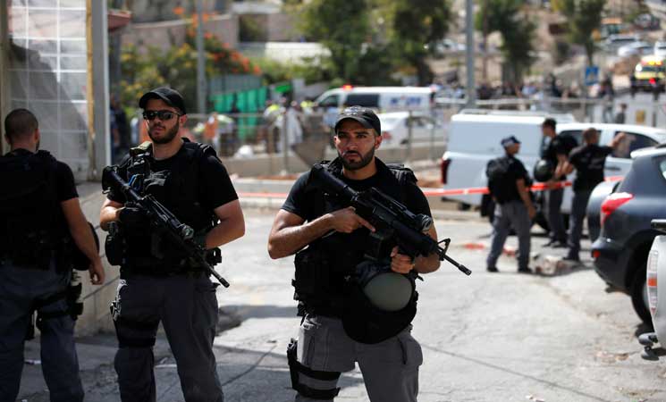 استشهاد فلسطيني ومقتل إسرائيلييْن في هجوم بالرصاص في القدس المحتلة