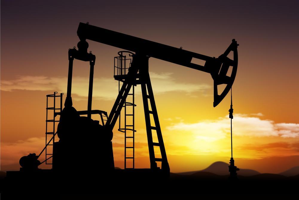 النفط يتراجع من أعلى مستوياته في 5 أشهر مع انتظار الاسواق اجتماع أوبك
