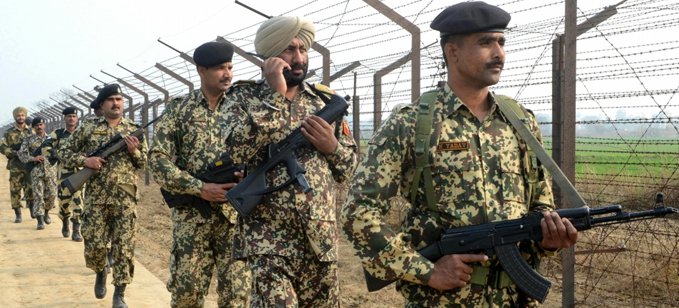 الهند تخلي قرى حدودية مع باكستان مع تصاعد التوتر في كشمير