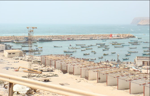 أبوظبي تقوم بـ"توسعة" ميناء سقطرى.. بهدف الإغاثة أم الاستثمار؟