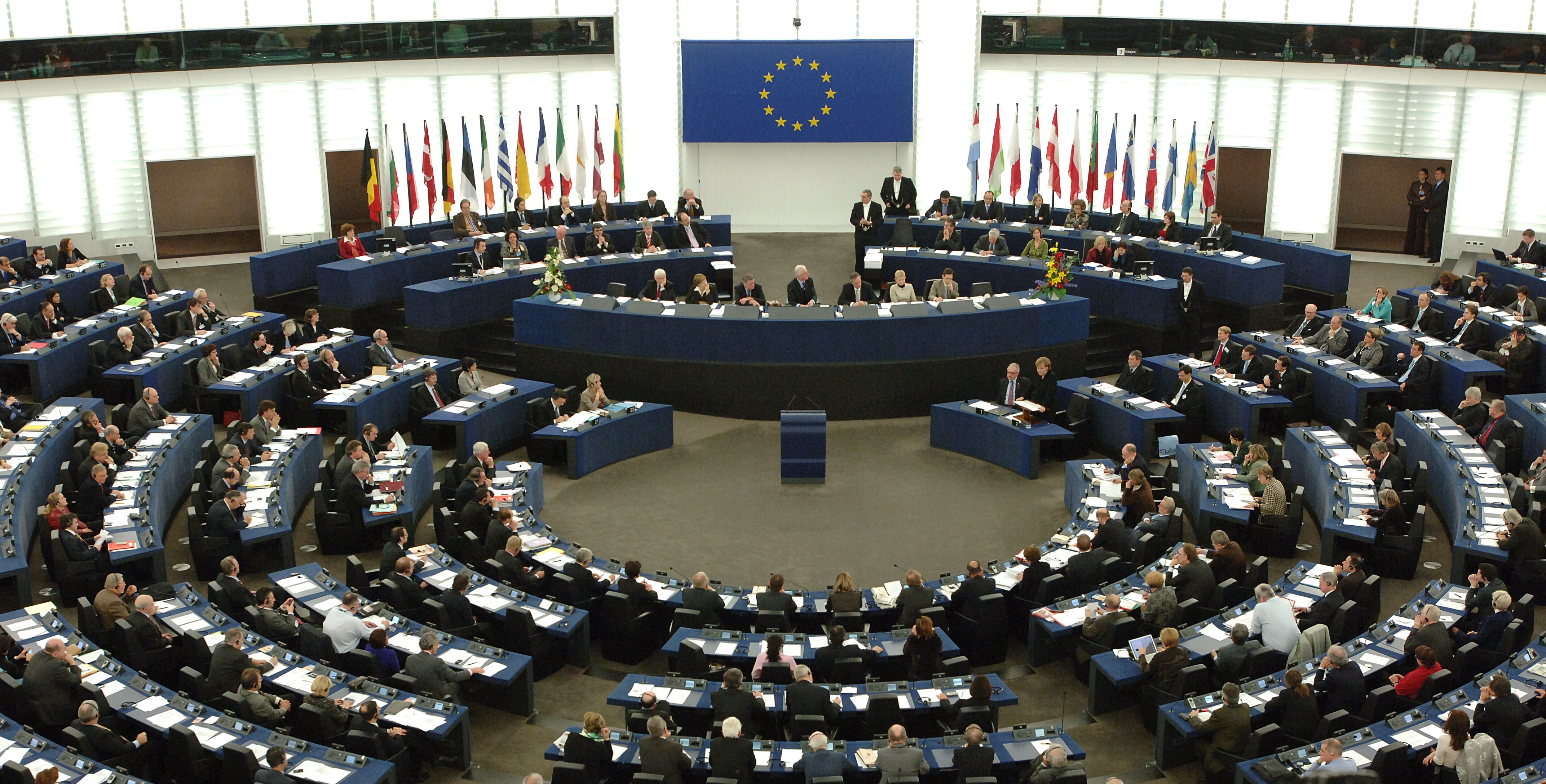 الاتحاد الأوروبي يرفع اسم الإمارات من قائمة الدول غير المتعاونة ضريبيا