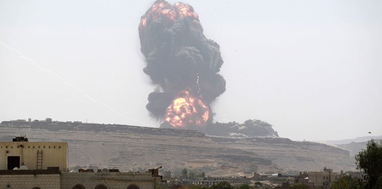 15 قتيلًا في قصف استهدف تجمعات لمليشيات الحوثي قرب الحدود السعودية
