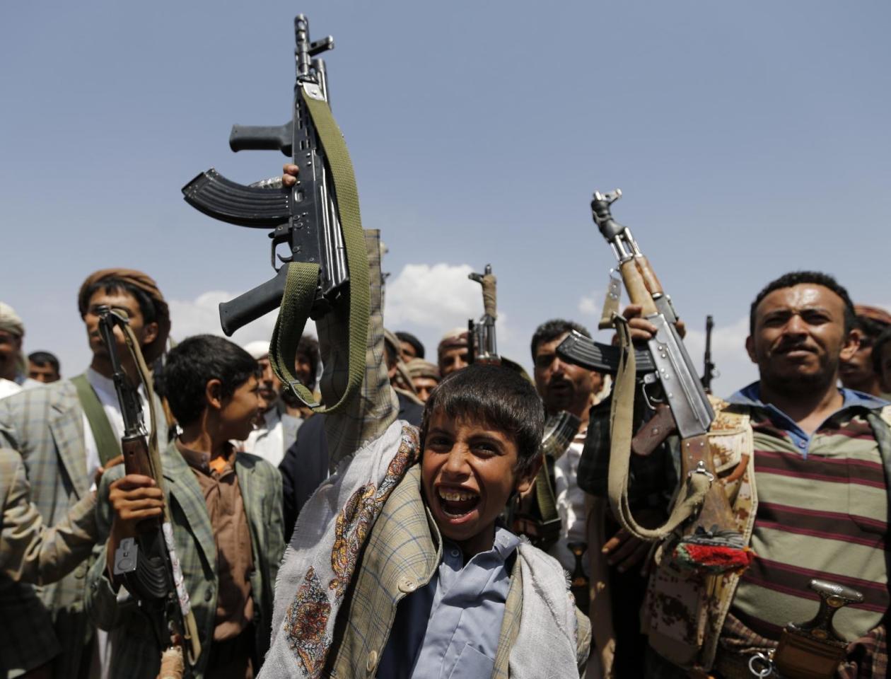 اليمن سينشئ مركزاً لتأهيل 10 آلاف طفل قاتلوا مع الحوثيين