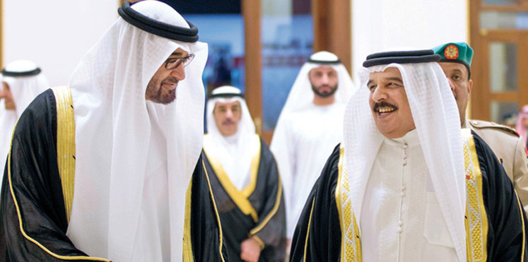 محمد بن زايد يبحث مع ملك البحرين في أبوظبي قضايا إقليمية ودولية