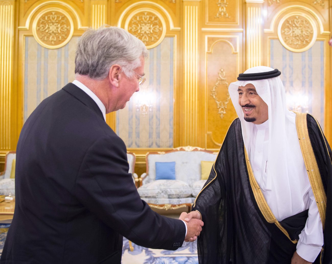 ولي العهد السعودي ووزير الدفاع البريطاني يبحثان مستجدات المنطقة