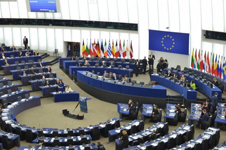 البرلمان الأوروبي يوصي بوقف مفاوضات انضمام تركيا للاتحاد