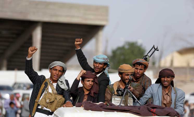 هل تورطت سلطنة عمان بنقل أسلحة إيرانية للحوثيين تهدد باب المندب؟