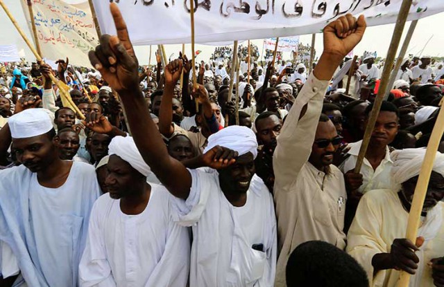 مسؤول أمريكي: الولايات المتحدة سترفع العقوبات عن السودان في وقت قريب