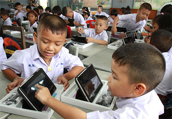 دراسة: الأجهزة الذكية تشتت أفكار الطلبة خلال الدرس