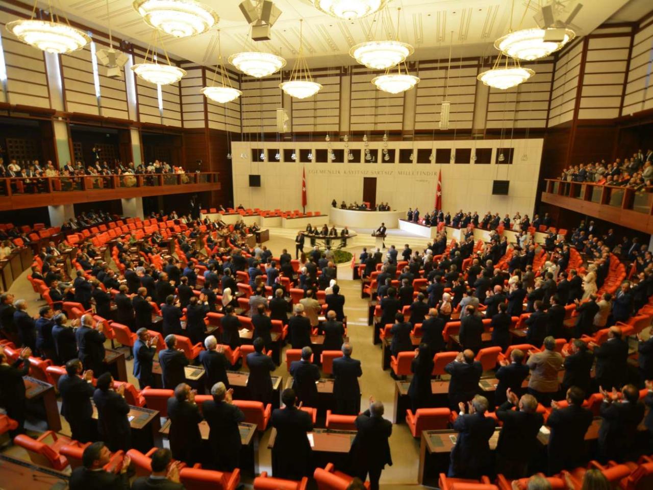 البرلمان التركي يقر تمديد حالة الطوارئ 3 أشهر إضافية