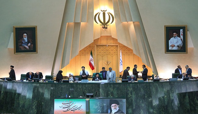 النواب السنّة في البرلمان الإيراني يطالبون بحقائب بالحكومة