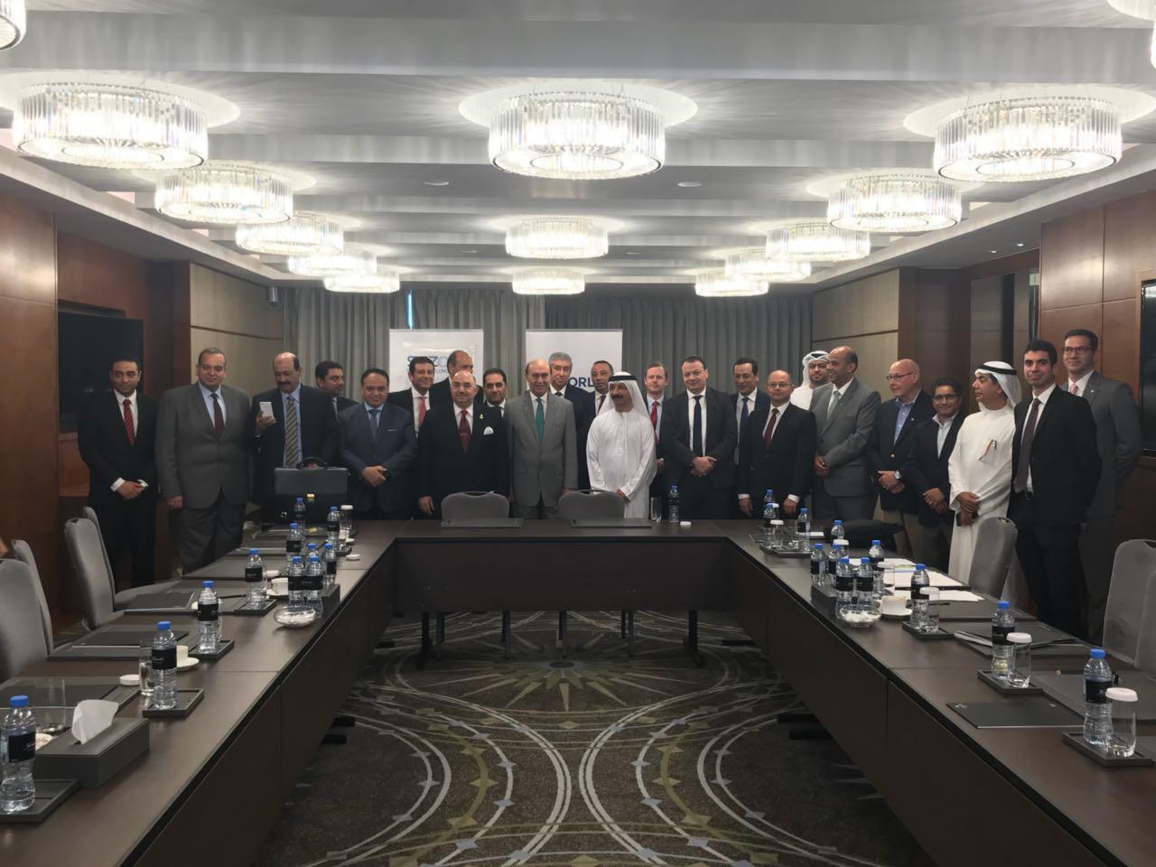توقيع عقد شراكة بين موانئ دبي العالمية وقناة السويس