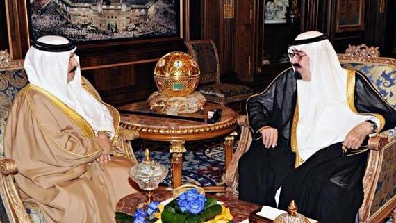 العاهل البحريني يصل جدة لإجراء محادثات مع نظيره السعودي
