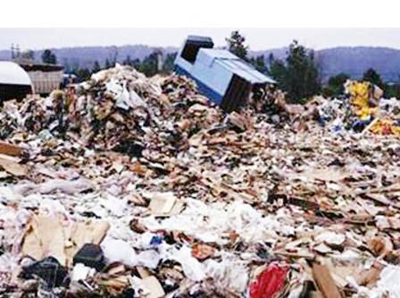 أهالي الذيد يشتكون الإضرار بالبيئة بتراكم النفايات