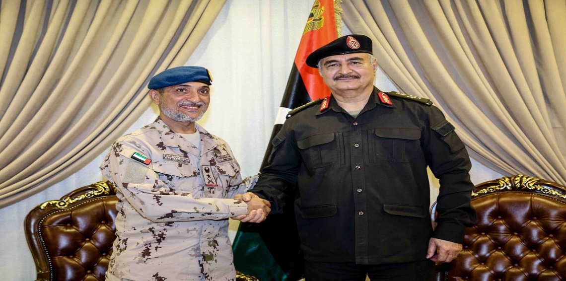 نائب رئيس أركان القوات المسلحة يلتقي زعيم التمرد خليفة حفتر في بنغازي