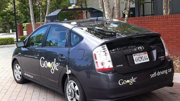 غوغل تختبر سيارات ذاتية القيادة في شوارع المدن