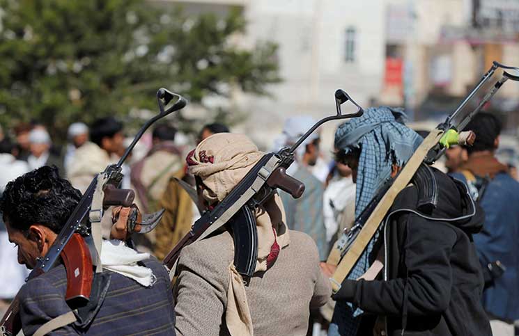 مواجهات بالأسلحة الرشاشة بين موالين لصالح وحوثيين شمال صنعاء