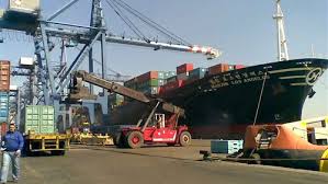 وصول أول سفينة تجارية إلى ميناء عدن منذ تحرير المدينة