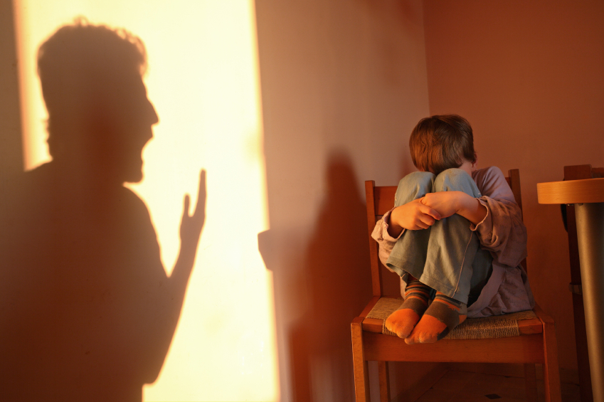 دراسة تربط بين الإساءة للطفل والتفكير الإجرامي مستقبلًا
